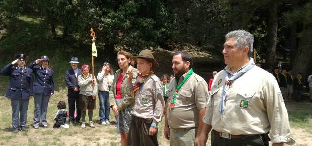 Il Questore e gli Agenti della Polizia di Stato insieme ai giovani scout di “Assoraider”