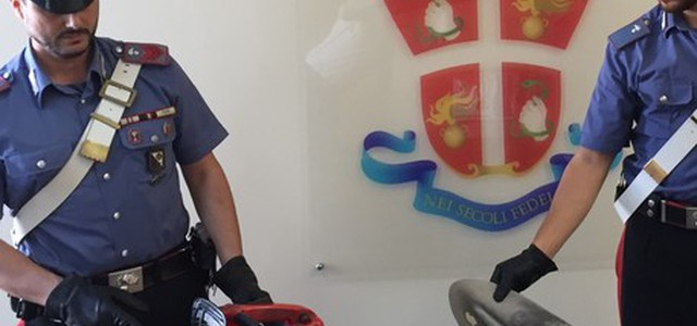 Aggredisce vicino con motosega, arrestato