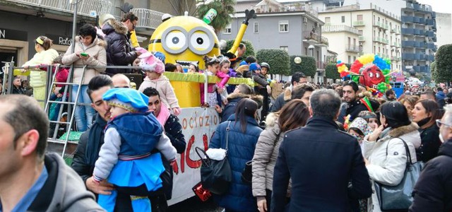LE CREAZIONI DI RICICL’ART CONQUISTANO  IL POPOLO DEL CARNEVALE ROSSANESE