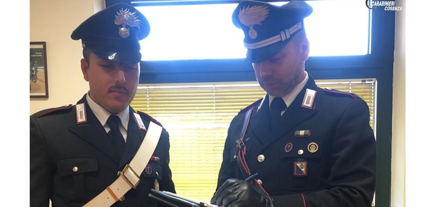 NASCONDE LA COCAINA NEL PACCHETTO DI CARAMELLE PER LA GOLA:   ARRESTATO DAI CARABINIERI.