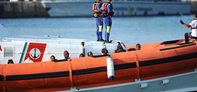 Migranti: in 56 su veliero sbarcato a Isola di Capo Rizzuto
