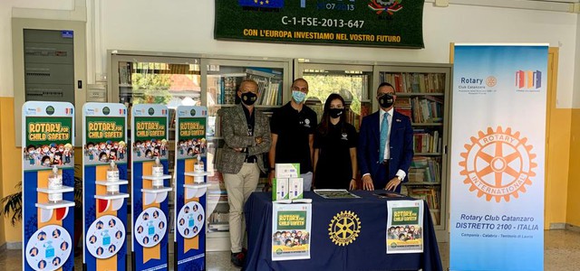 Rotary Club Catanzaro contro il Covid- seconda giornata di donazioni nelle scuole