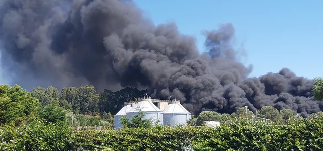 Fiamme in depuratore Gioia Tauro