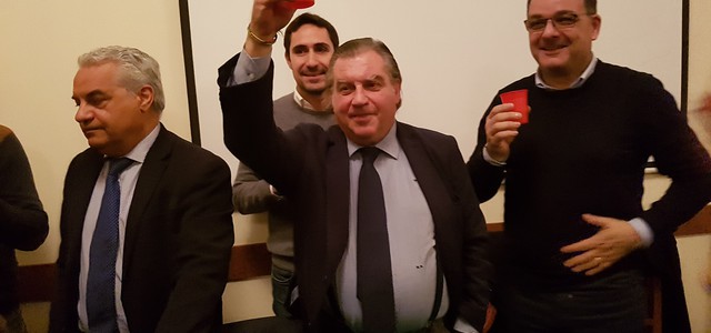 Il Pd ufficializza con un brindisi il tesseramento del sindaco Alecci