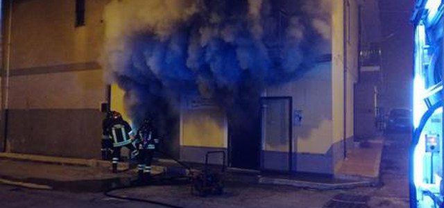 Incendio in negozio di scarpe nel crotonese