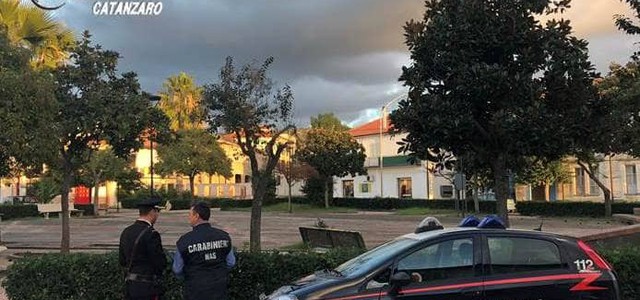 Controlli in bar nel Catanzarese, carabinieri trovano marijuana: arrestato titolare