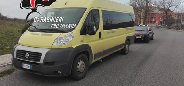 Scuolabus privo di assicurazione, sequestrato dai carabinieri