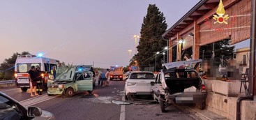 Incidente stradale sulla 106 nel Catanzarese, due feriti