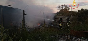 Capanno in fiamme nel Catanzarese