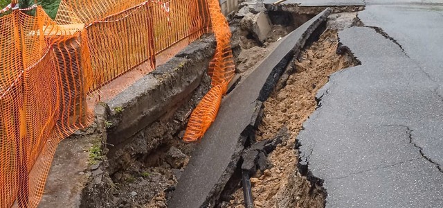 Rottura della condotta del casa nel Cosentino, intervento dei vigili del fuoco