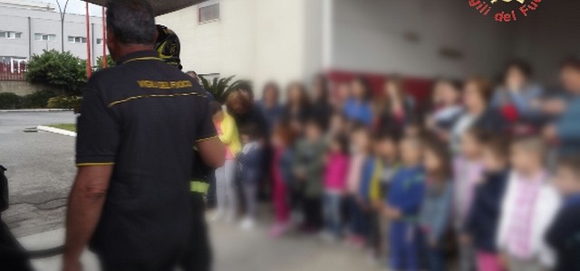 Bambini... eroi per un giorno. Visita al distaccamento Vigilfuoco di Lamezia Terme