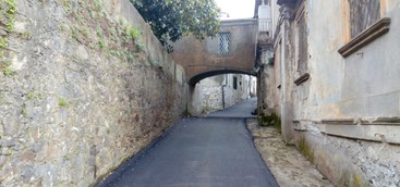 Curinga - Il Genius Loci sembra svanire:  scomparso con una mano di bitume nero.