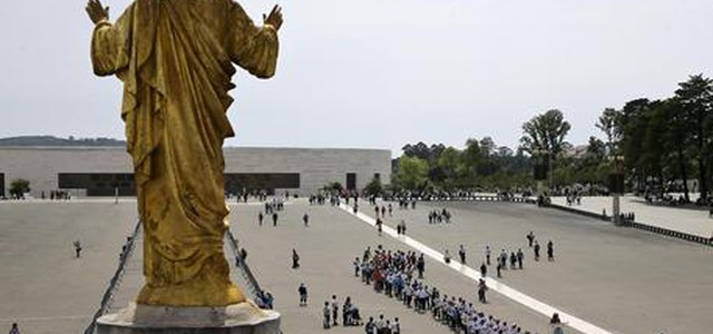 Fatima: Papa, pastorelli santi 13 maggio