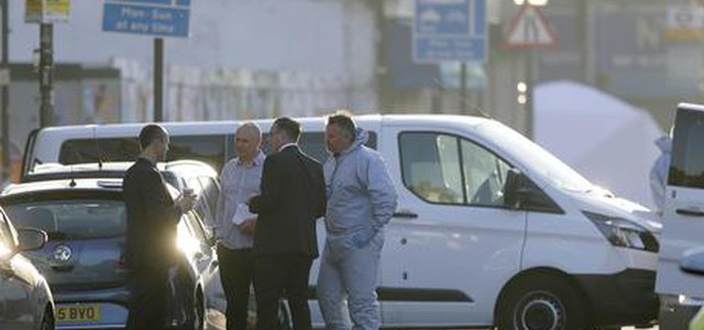 Londra: van investe pedoni fuori moschea, un morto e otto feriti. Si indaga per terrorismo
