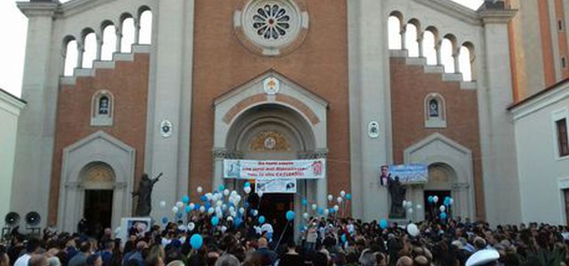 Funerali 15enne ucciso nel Vibonese, "vola in alto,capitano!"