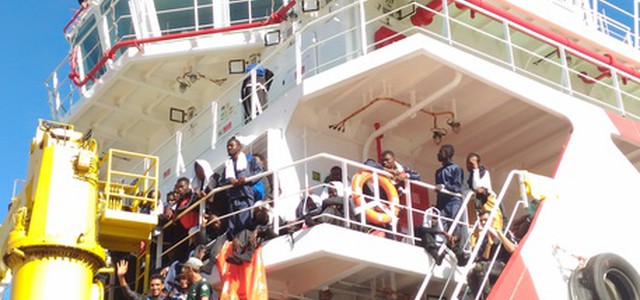 A Reggio nave Msf con 1045 migranti