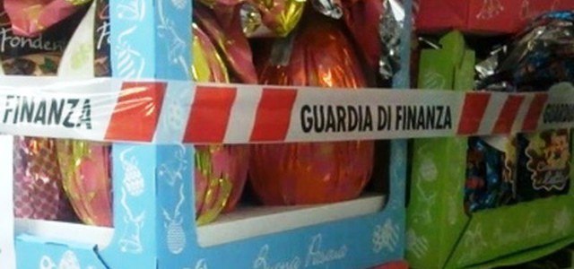 Quattro milioni e mezzo di uova di Pasqua pericolose sequestrate a Cosenza