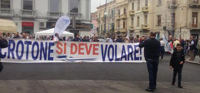 Corteo per riapertura aeroporto Crotone