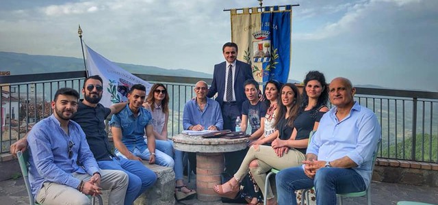 Sellia, insediato il consiglio comunale. Prima seduta in piazza. Il sindaco Davide Zicchinella: porteremo avanti un lavoro collegiale