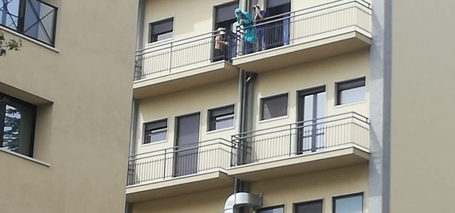 Applaudiamo l'Italia, anche  a Catanzaro il flash mob a sotegno di medici e infermieri