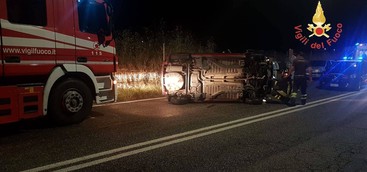 Si ribalta auto con famiglia a bordo a Catanzaro, feriti