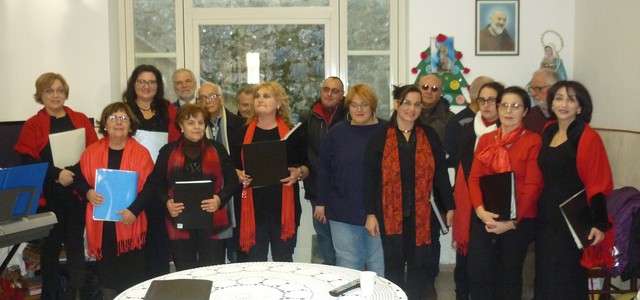 Il canto prepara il cuore degli anziani alla tenerezza del Natale
