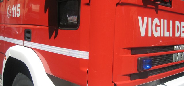 Incendio in abitazione, salvati bambini