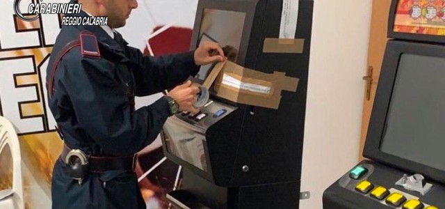 Slot machine senza autorizzazioni, maxi-sanzione dei carabinieri