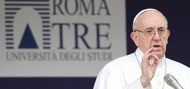 Papa: migrazioni non pericolo ma sfida