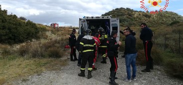 Cade in dirupo, 38enne recuperato dai vigili del fuoco