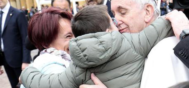 Carpi E Mirandola abbracciano Papa Francesco: "Siete esempio di coraggio e dignità"