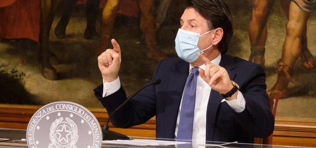 Natale, Cdm vara nuova stretta. Conte: "Decisione sofferta, Italia rossa dal 24 al 6"