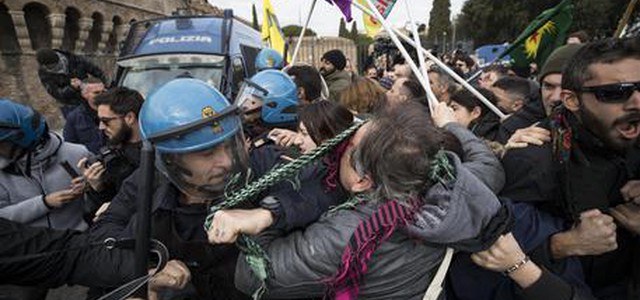 Erdogan a Roma: scontri al sit-in di protesta, un ferito