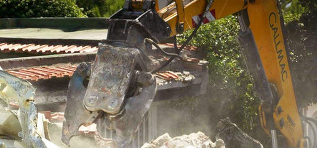 Abusivismo edilizio, muore mentre gli abbattono casa