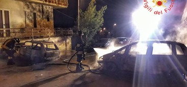 Incendiate due auto nel Catanzarese, si segue la pista del dolo (FOTO)