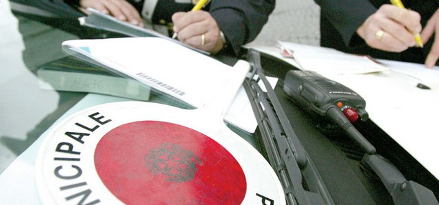 PROSTITUZIONE E SICUREZZA STRADALE, MULTE DI 500 EURO 