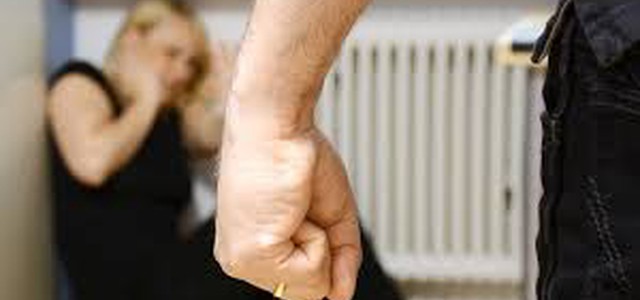 Matrattamenti in famiglia - 13enne denuncia il padre