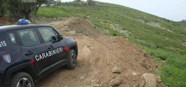 Costruzione antenna abusiva, denunciate due persone e sequestrata una strada