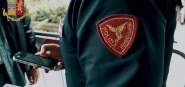 Atti di vandalismo nella stazione di Catanzaro Lido, la Polizia denuncia due giovani