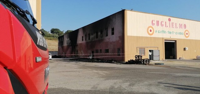 IL SINDACO E LA GIUNTA VICINI ALLA GUGLIELMO CAFFE'