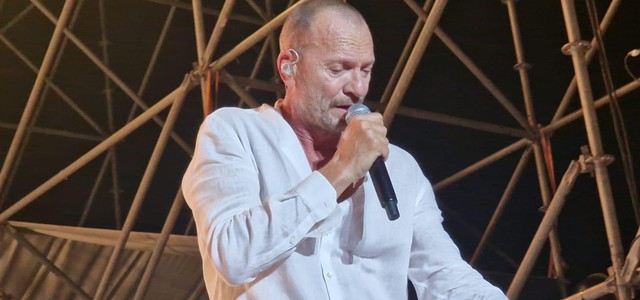 Roccella Summer Festival 2024, partenza esplosiva con il doppio sold out di Biagio Antonacci al Teatro al Castello