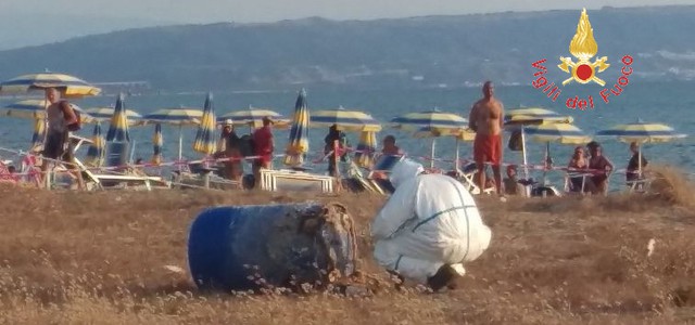 Fusto sospetto sulla spiaggia, nessuna sostanza tossica o nociva