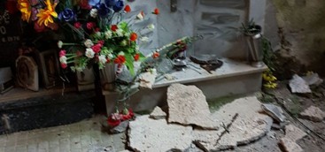 Si stacca intonaco in cimitero Catanzaro, intervento dei vigili del fuoco