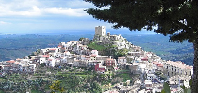 Belcastro città natia di Tommaso D’Aquino, Tallini assicura a Torchia uno studio per approfondire le origini del santo