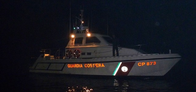 Donna si getta in mare a Vibo, salvata dalla Guardia Costiera