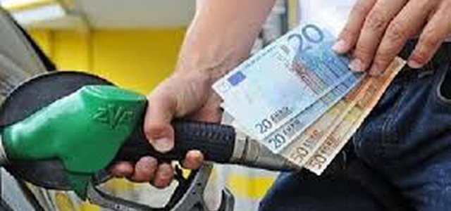 Benzina, Codacons: Stangata di Pasqua da 4 milioni di euro per i calabresi che si sposteranno in auto
