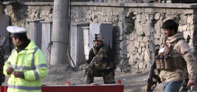 Kamikaze contro agenzia stampa a Kabul, almeno 40 morti