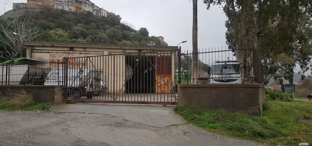 Incursione all’interno dell’autoparco comunale di Cetraro, rubato mezzo raccolta rifiuti