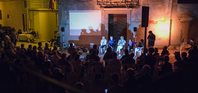 “Ciak si beve!”, il 20 e il 21 settembre a Badolato ritorna la rassegna cinematografica del Club dei Vedovi Neri. In programma proiezioni, talk e passeggiate nel borgo
