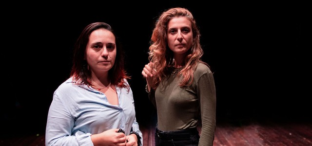 “Voci dal sottosuolo”, il 28 aprile a Cosenza è di scena la solitudine con il monologo “141 – Dialogo per persona sola” di Mariasilvia Greco ed Elvira Scorza